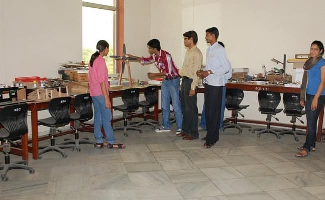 7-0002-class-classroom-4