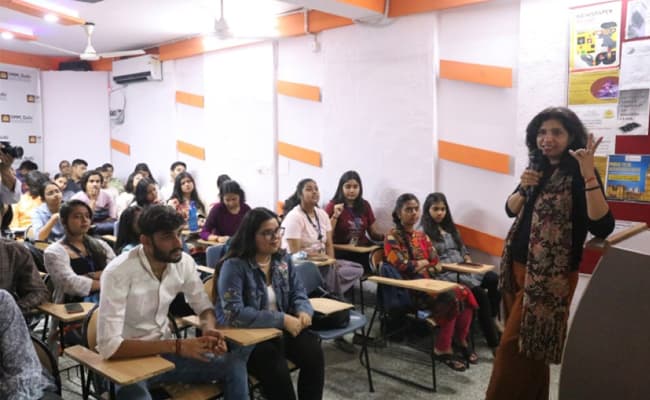 7-0014-class-classroom-2