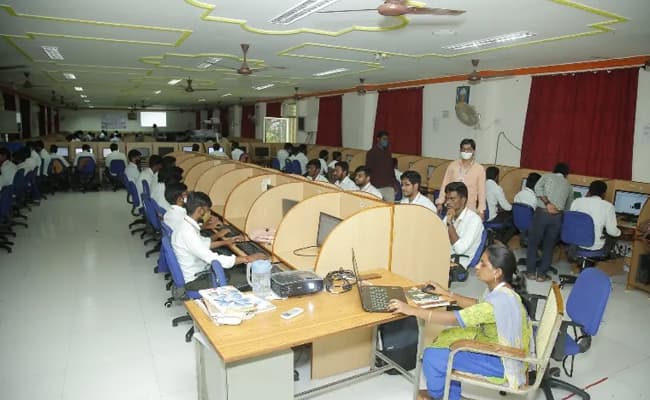 8-0000-class-classroom