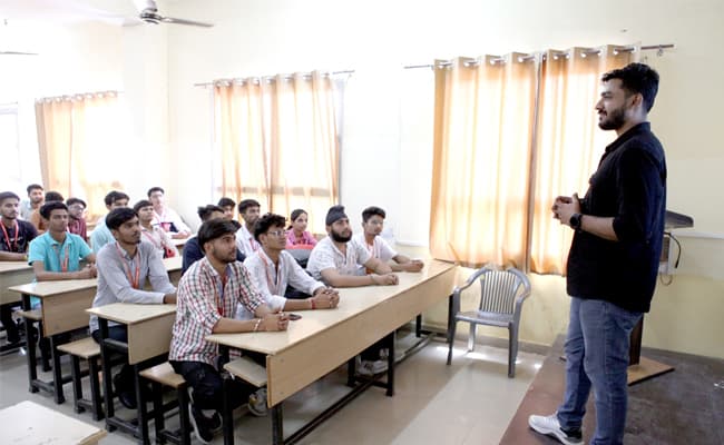 8-0000-classroom-classroom