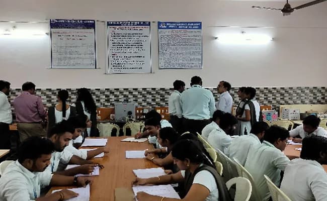 8-0001-class-classroom