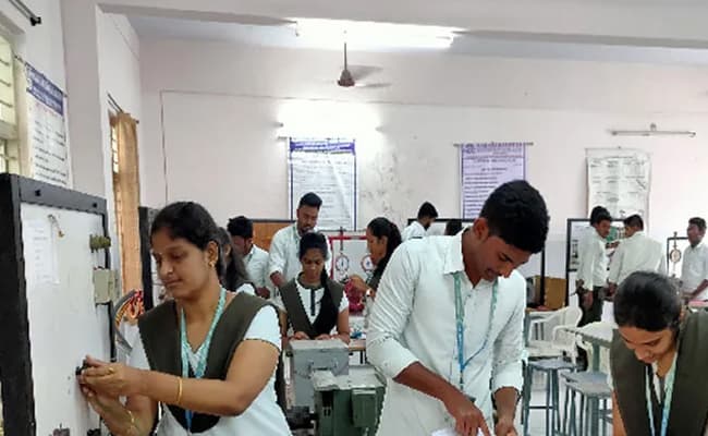 8-0002-class-classroom