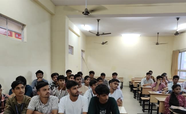 8-0002-classroom-classroom
