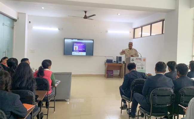 9-0004-class-classroom
