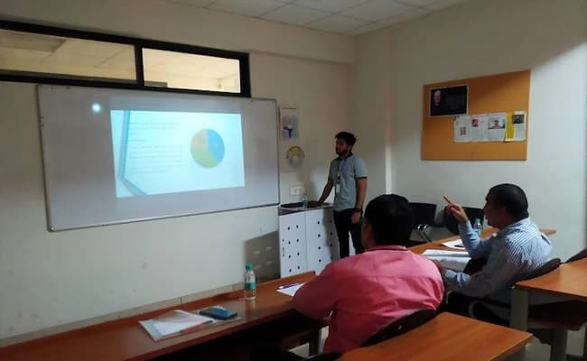 ABS, Nashik Classroom 1.webp