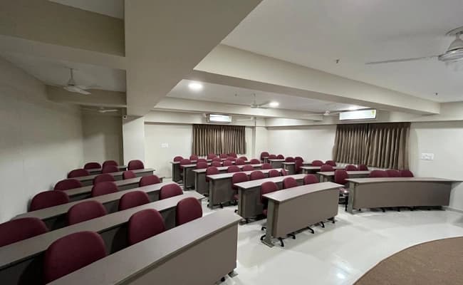 AIBS, Ahmedabad Classroom 1.webp