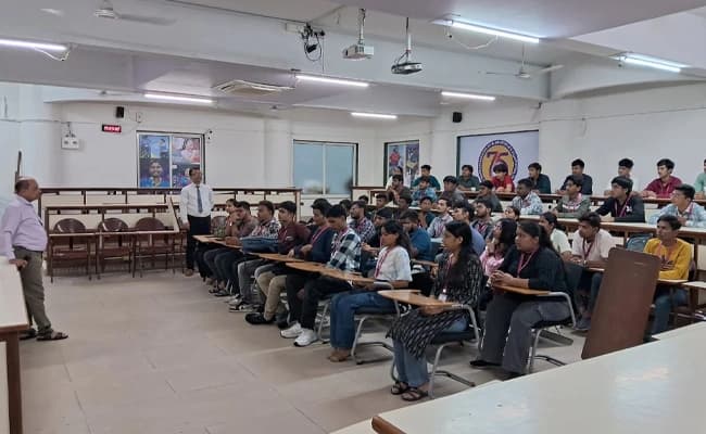 AIBS, Ahmedabad Classroom 2.webp