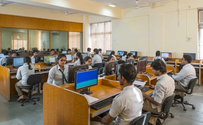 Adamas University, Kolkata Labs 1.webp