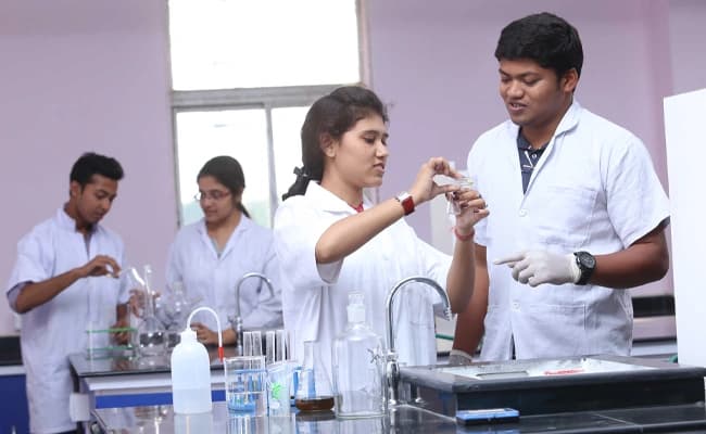 Adamas University, Kolkata Labs 2.webp
