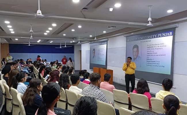 Amity University, Mohali Classroom 3.webp