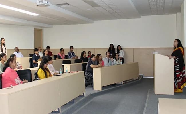 Amity University, Mohali Classroom 5.webp