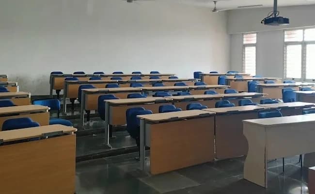 Amity University, Mumbai Classroom 1.webp