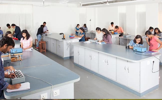 Amity University, Mumbai Labs 1.webp