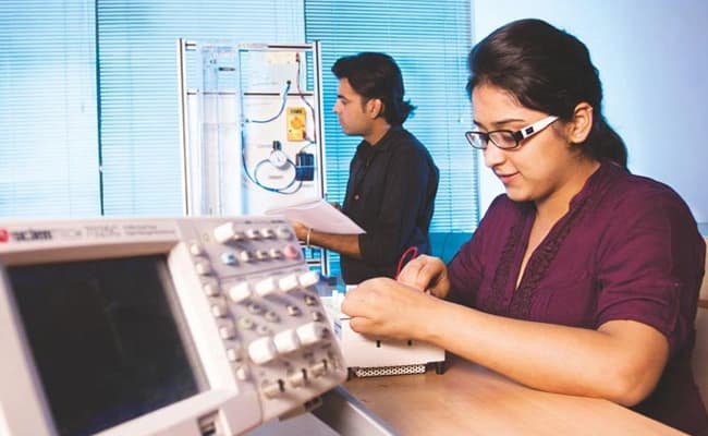 Amity University, Mumbai Labs 2.webp