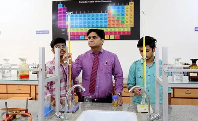 Amity University, Mumbai Labs 4.webp