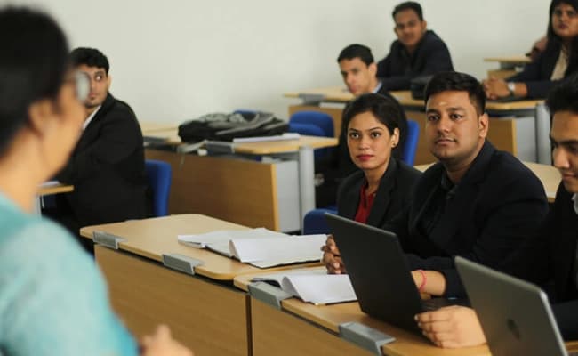 Amity University, Mumbai Labs 5.webp