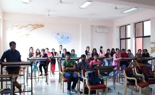 Anjaneya University Raipur Classroom 2.webp