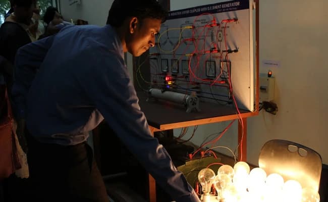 Anjaneya University Raipur Labs 3.webp