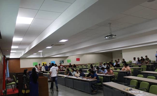 Auro University, Surat Classroom 1.webp