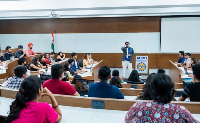 Auro University, Surat Classroom 2.webp