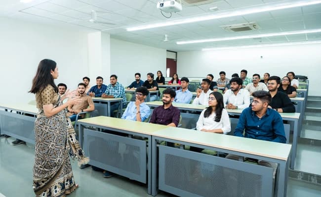 Auro University, Surat Classroom 3.webp