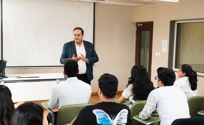 Auro University, Surat Classroom 5.webp