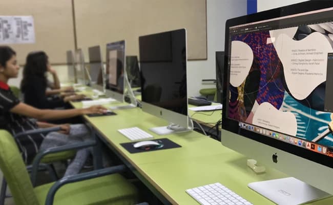 Auro University, Surat Labs 1.webp