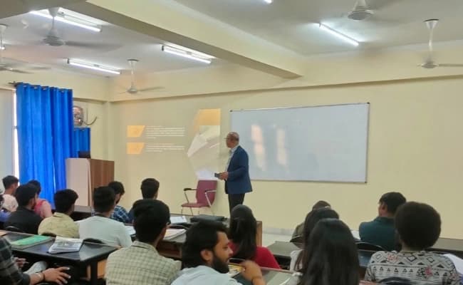 Chandigarh University, Lucknow Classroom 2.webp