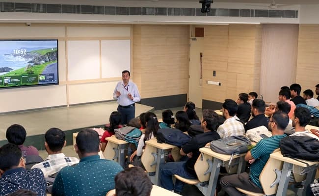 Chandigarh University, Lucknow Classroom 4.webp