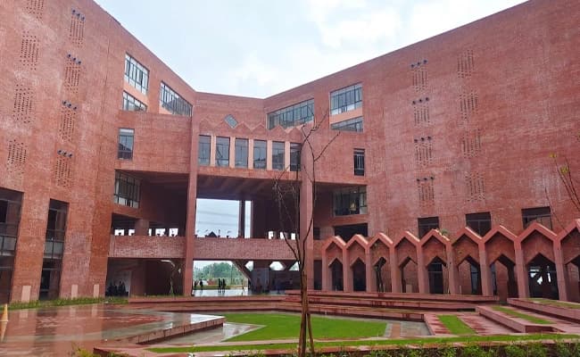 Chandigarh University, Lucknow Infra 5.webp