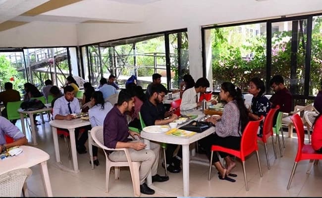 IFEEL Karla, Pune Cafe 1.webp