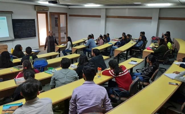 IILM Delhi Classroom 1.webp