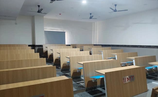 IIMT University, Greater Noida Classroom 2.webp