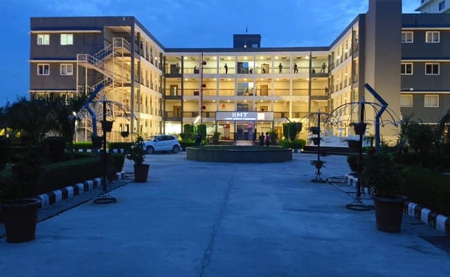 IIMT University, Greater Noida Infra 1.webp
