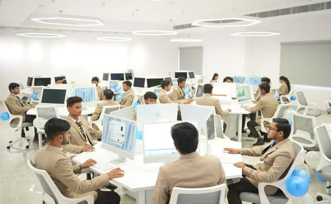 IIMT University, Greater Noida Labs 3.webp