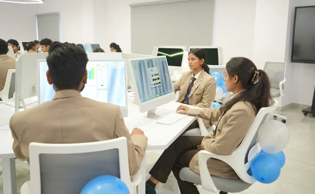 IIMT University, Greater Noida Labs 5.webp