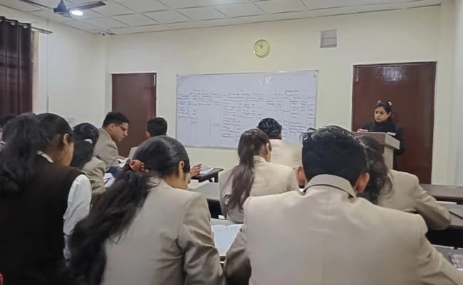 IIMT University, Meerut Classroom 2.webp
