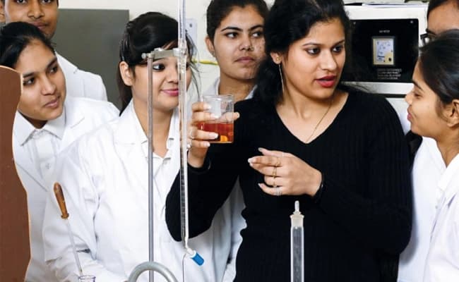 IIMT University, Meerut Labs 2.webp