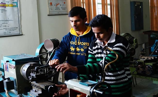 IIMT University, Meerut Labs 4.webp