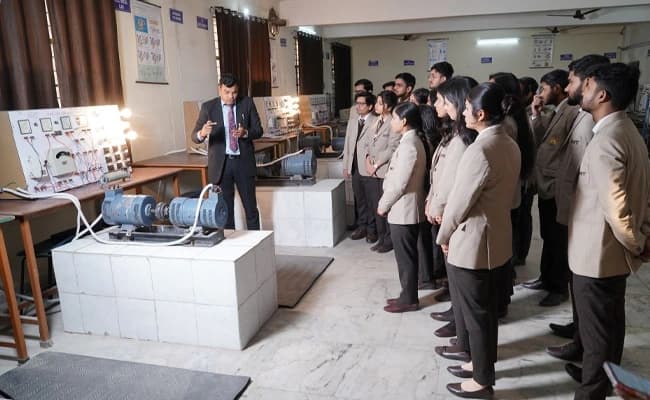 IIMT University, Meerut Labs 5.webp