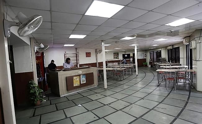 IMI Delhi Cafeteria 3.webp