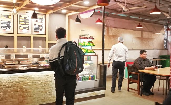 IMI Delhi Cafeteria 4.webp