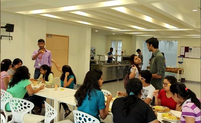 IMI Kolkata Cafeteria 2.webp