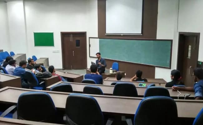 IMT, Ghaziabad Classroom 2.webp