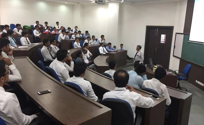 IMT, Ghaziabad Classroom 4.webp