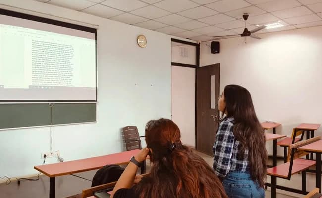 ITM University, Raipur Classroom 2.webp