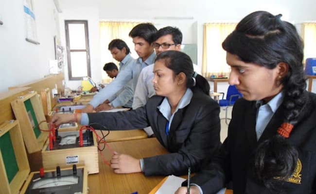 ITM University, Raipur Labs 1.webp