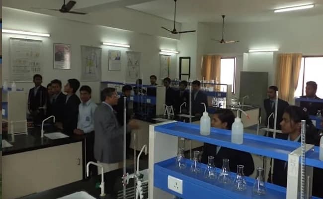 ITM University, Raipur Labs 2.webp
