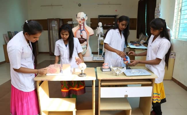 ITM Vocational University, Vadodara Labs 2.webp