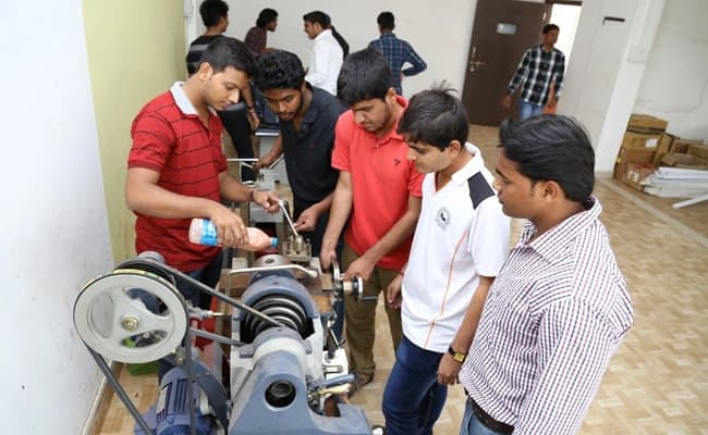 ITM Vocational University, Vadodara Labs 3.webp
